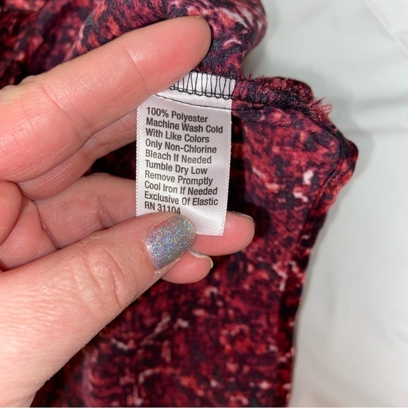 Kaari Blue charmeuse blouse with neck tie. Black / deep red snake print Size Med - Picture 7 of 7